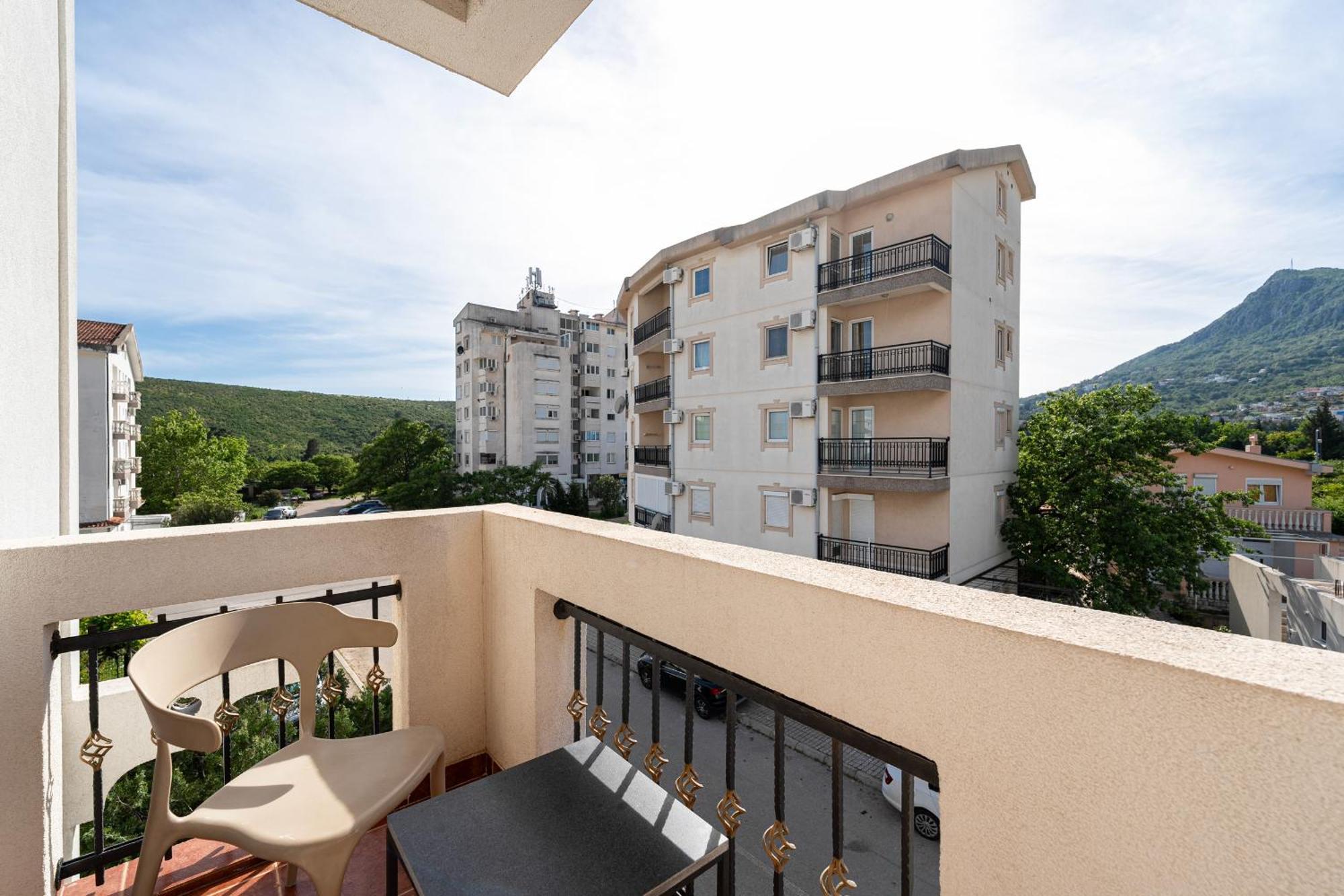 Delfin Apartments Sutomore Rum bild