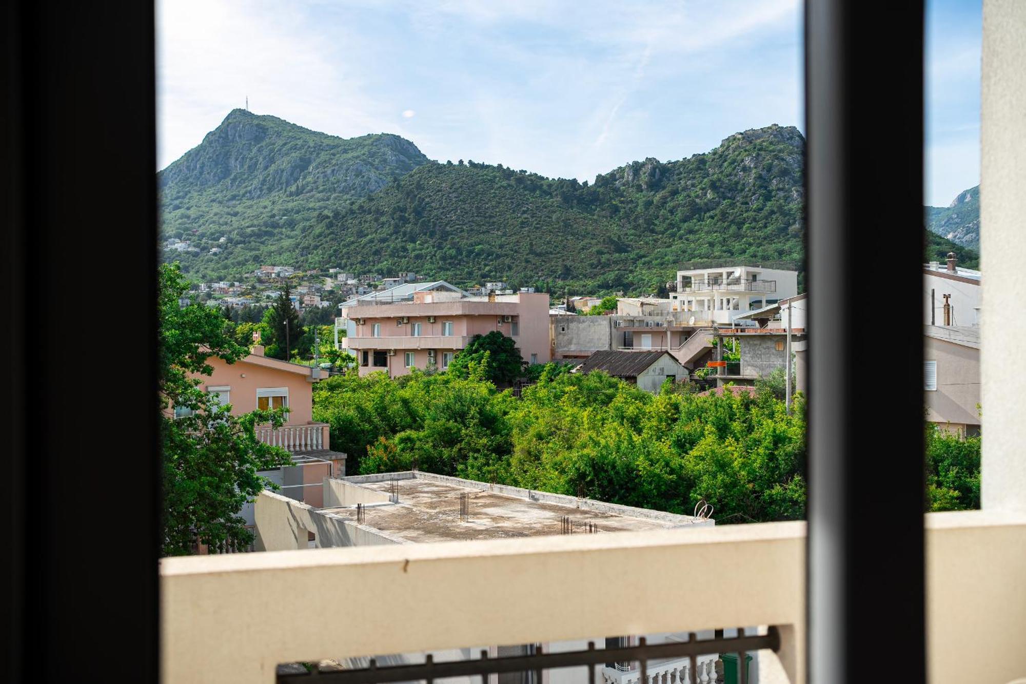 Delfin Apartments Sutomore Rum bild