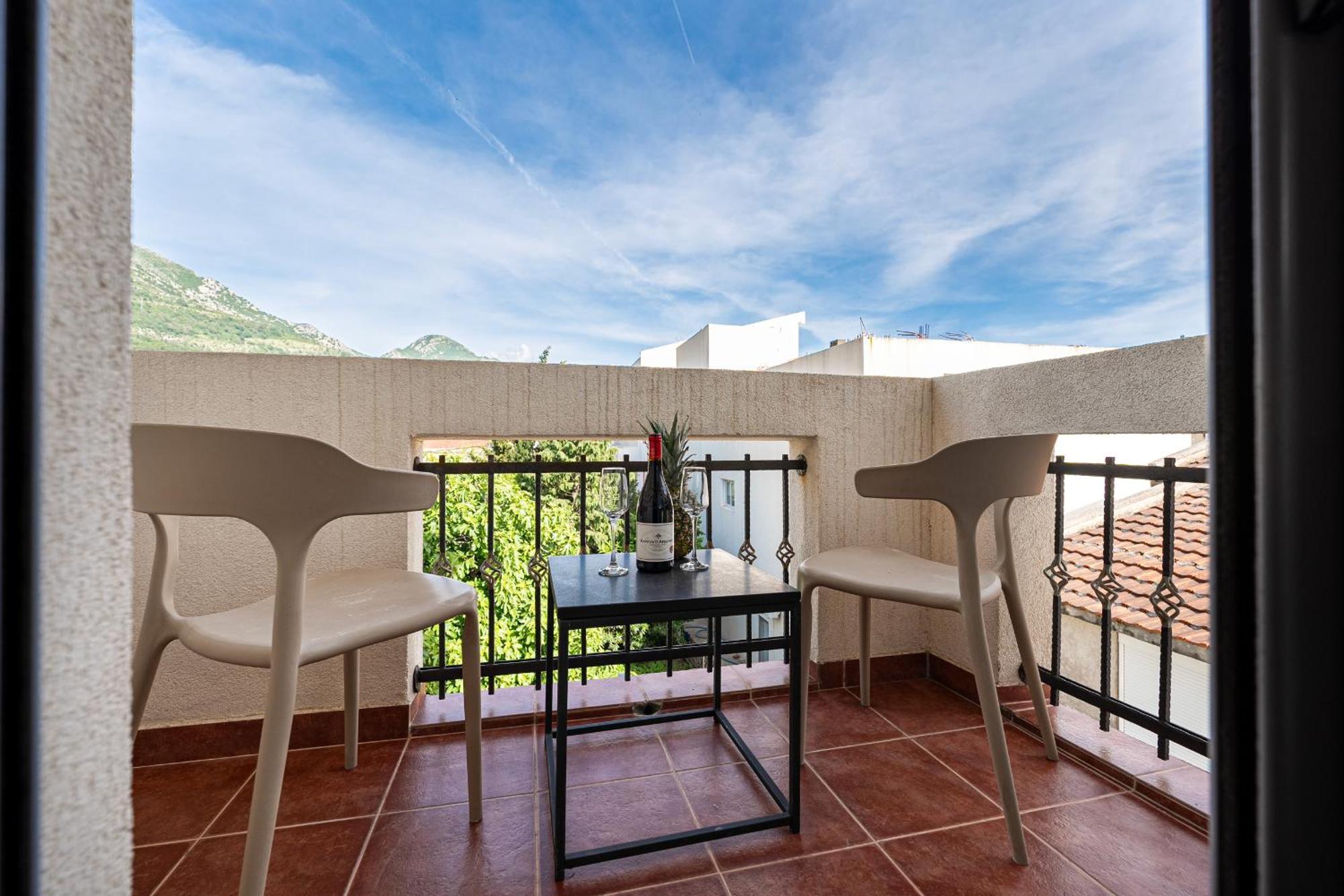 Delfin Apartments Sutomore Rum bild