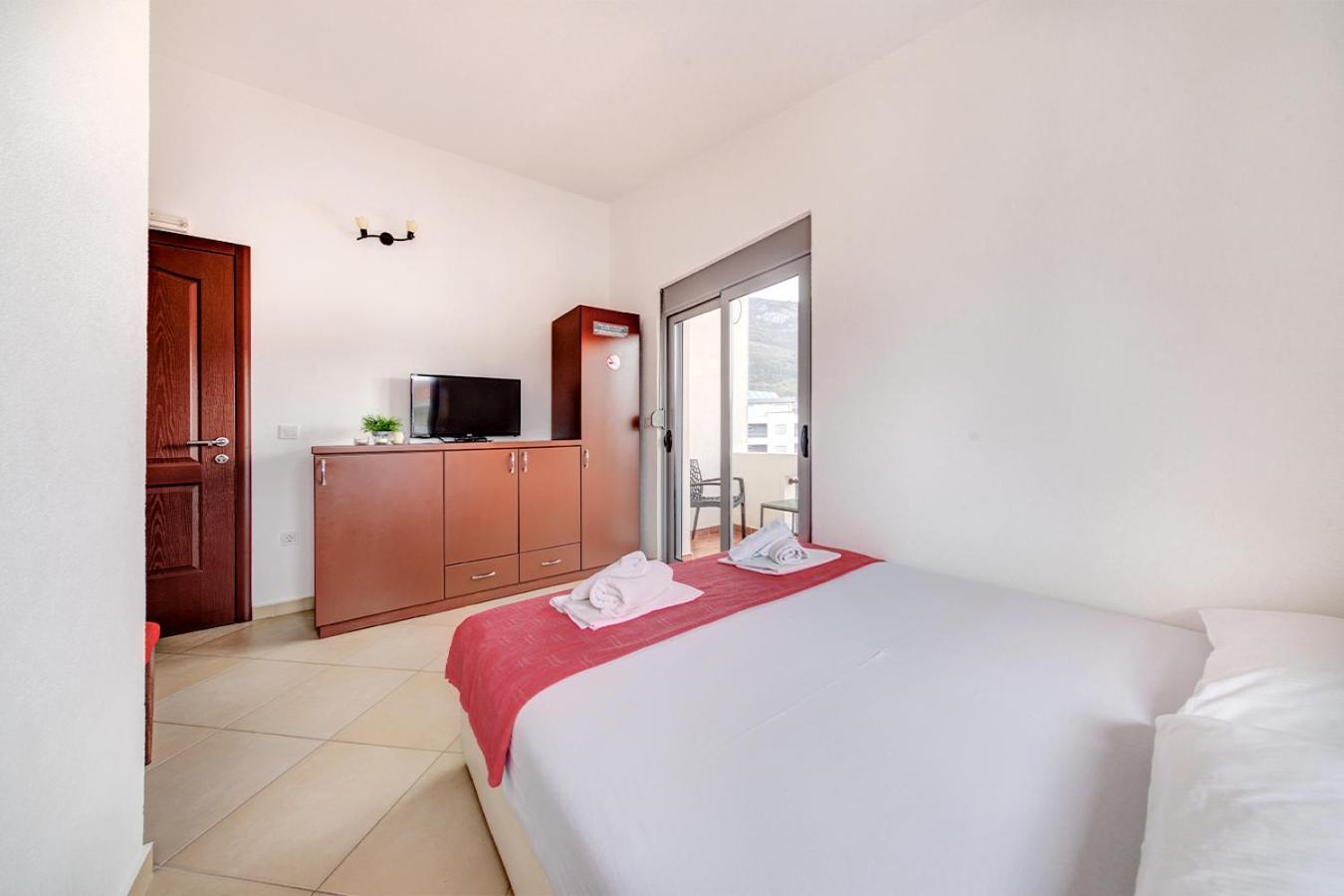 Delfin Apartments Sutomore Rum bild