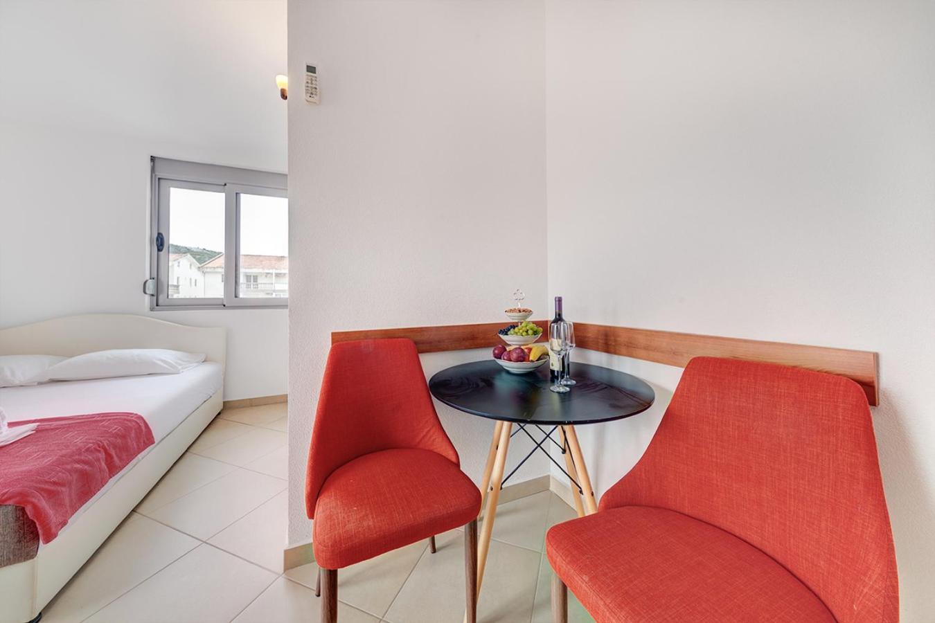 Delfin Apartments Sutomore Rum bild