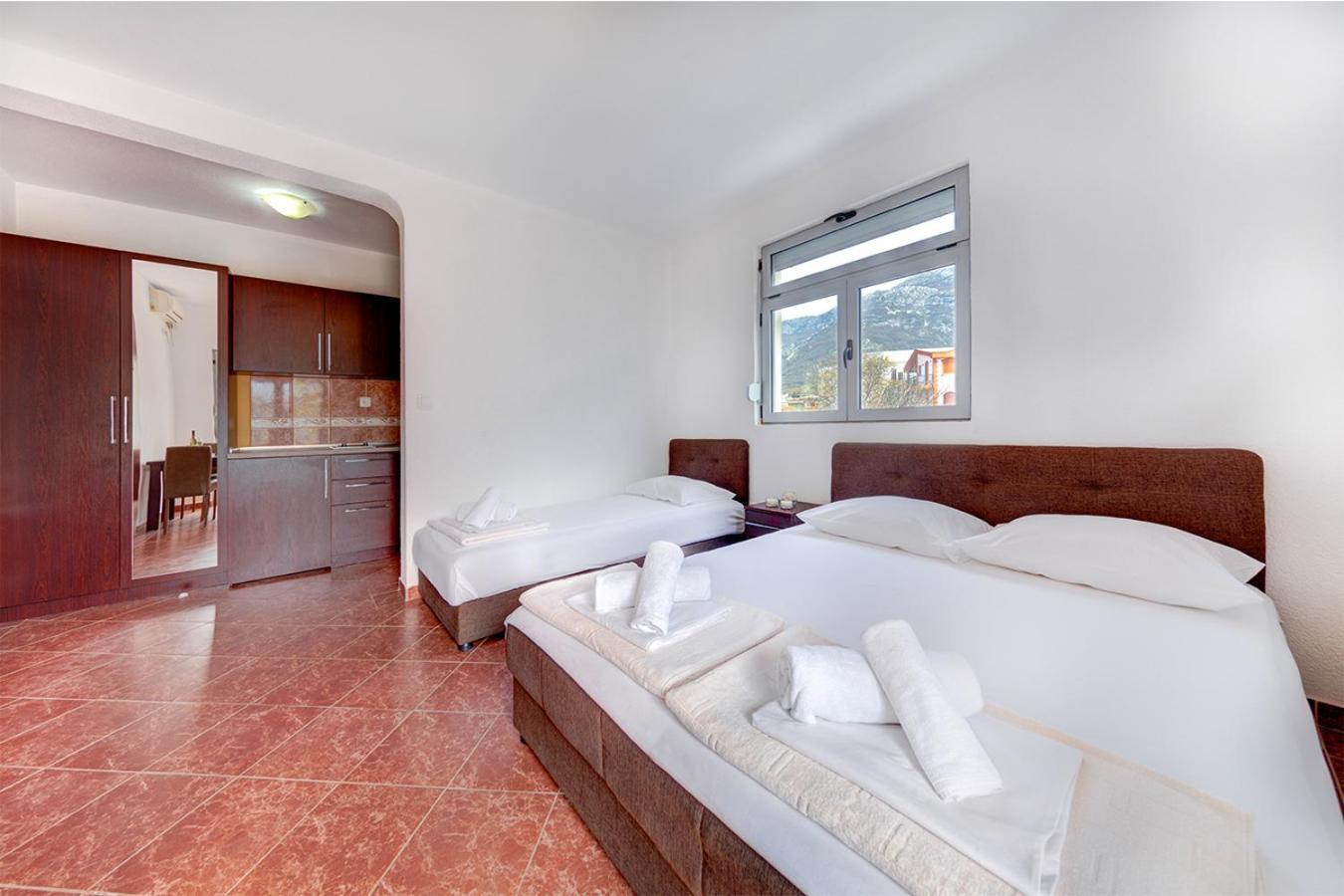 Delfin Apartments Sutomore Rum bild