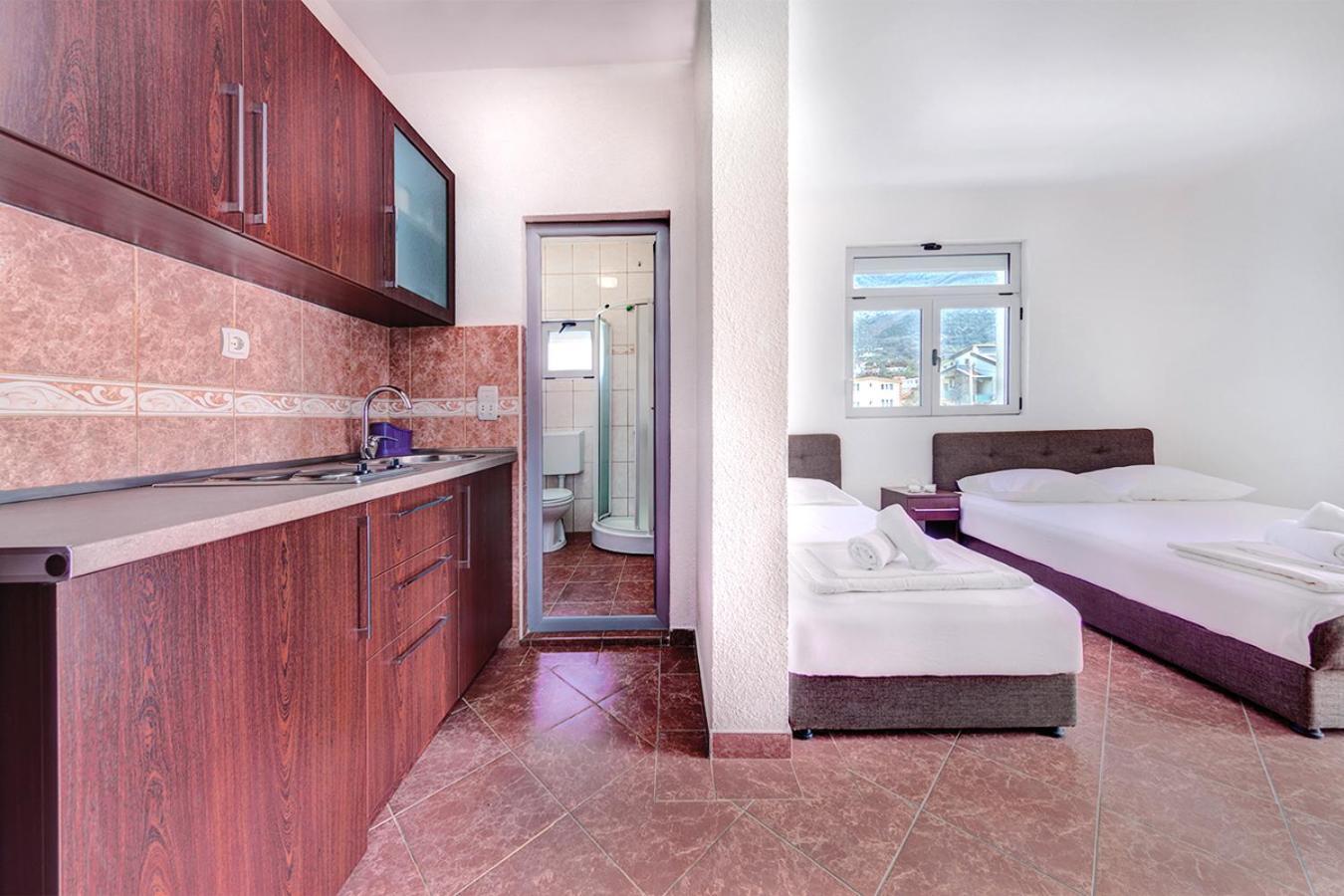 Delfin Apartments Sutomore Rum bild