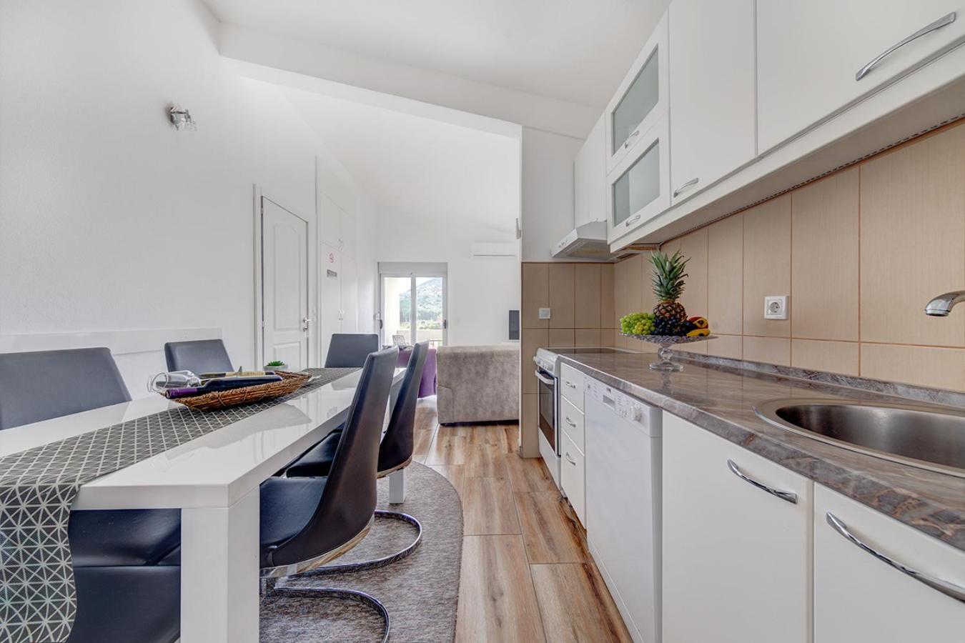 Delfin Apartments Sutomore Rum bild
