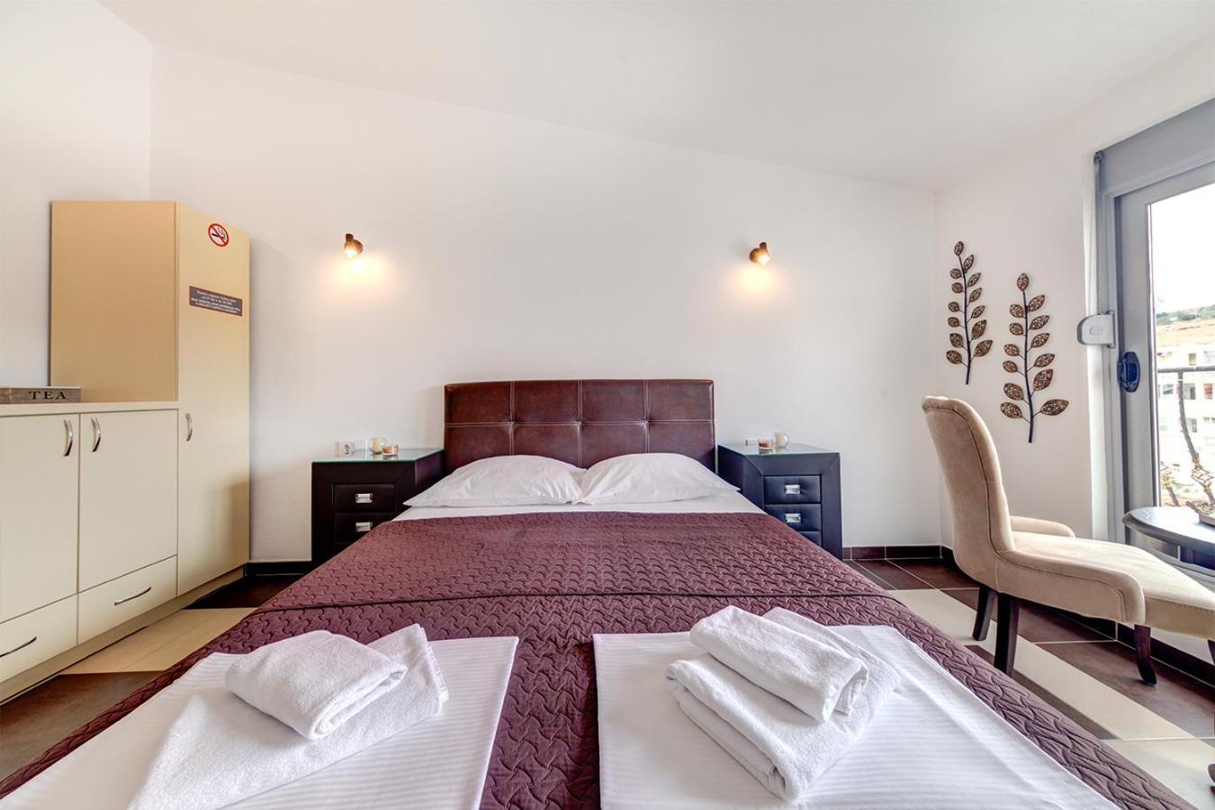 Delfin Apartments Sutomore Rum bild