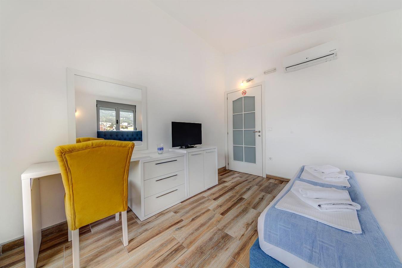 Delfin Apartments Sutomore Rum bild
